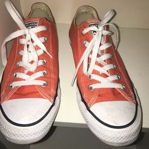 Orange low top converse!